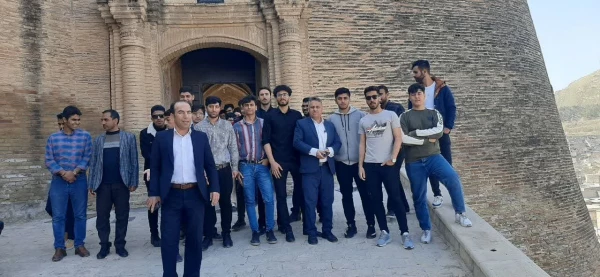 بازدید  اساتید و دانشجویان رشته تاریخ از قلعه فلک وافلاک 4
