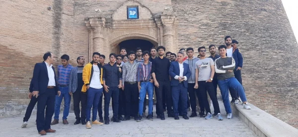 بازدید  اساتید و دانشجویان رشته تاریخ از قلعه فلک وافلاک 5