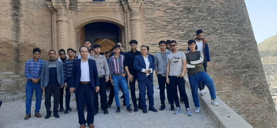 بازدید  اساتید و دانشجویان رشته تاریخ از قلعه فلک وافلاک 6