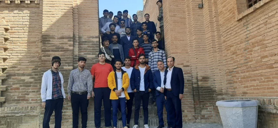 بازدید  اساتید و دانشجویان رشته تاریخ از قلعه فلک وافلاک 7