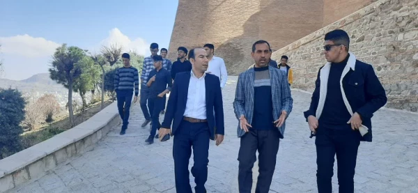 بازدید  اساتید و دانشجویان رشته تاریخ از قلعه فلک وافلاک 11