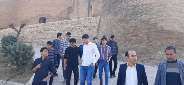 بازدید  اساتید و دانشجویان رشته تاریخ از قلعه فلک وافلاک 12