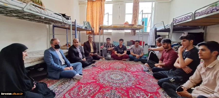 نشست صمیمی با دانشجویا ن در سرای دانشجویی پردیس علامه طباطبایی لرستان 2
