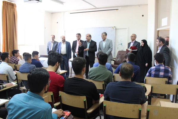 تبریک روز معلم وهفته سر آمدی آموزش به اساتید و دانشجو معلم دانشگاه فرهنگیان لرستان 7