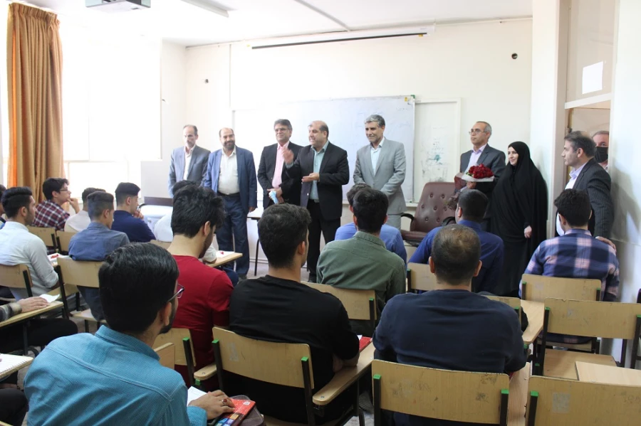 تبریک روز معلم وهفته سر آمدی آموزش به اساتید و دانشجو معلم دانشگاه فرهنگیان لرستان 7