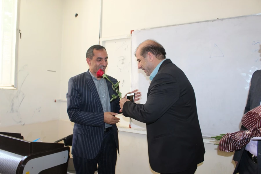 تبریک روز معلم وهفته سر آمدی آموزش به اساتید و دانشجو معلم دانشگاه فرهنگیان لرستان 9