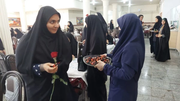 تبریک روز معلم وهفته سر آمدی آموزش به اساتید و دانشجو معلم دانشگاه فرهنگیان لرستان 12