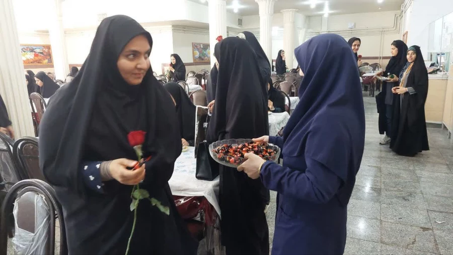 تبریک روز معلم وهفته سر آمدی آموزش به اساتید و دانشجو معلم دانشگاه فرهنگیان لرستان 12