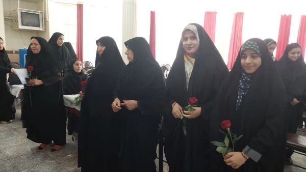 تبریک روز معلم وهفته سر آمدی آموزش به اساتید و دانشجو معلم دانشگاه فرهنگیان لرستان 13