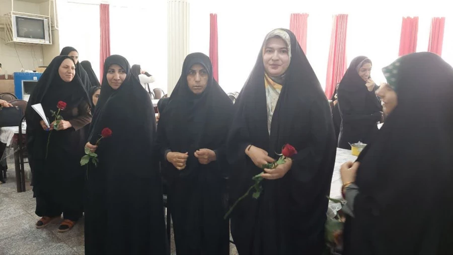 تبریک روز معلم وهفته سر آمدی آموزش به اساتید و دانشجو معلم دانشگاه فرهنگیان لرستان 17