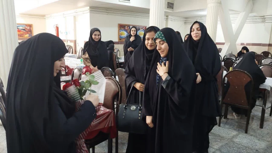 تبریک روز معلم وهفته سر آمدی آموزش به اساتید و دانشجو معلم دانشگاه فرهنگیان لرستان 20