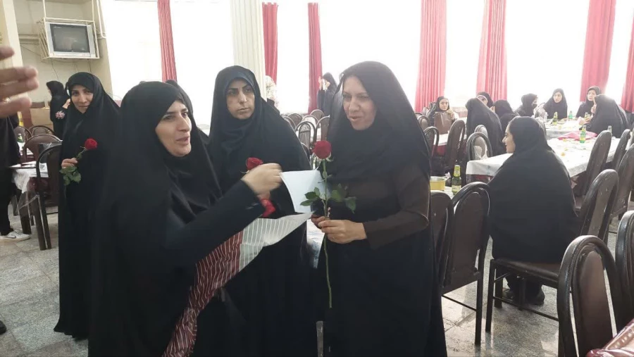 تبریک روز معلم وهفته سر آمدی آموزش به اساتید و دانشجو معلم دانشگاه فرهنگیان لرستان 21