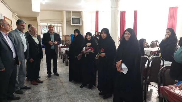 تبریک روز معلم وهفته سر آمدی آموزش به اساتید و دانشجو معلم دانشگاه فرهنگیان لرستان 23