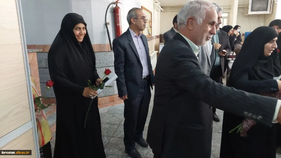 تبریک روز معلم وهفته سر آمدی آموزش به اساتید و دانشجو معلم دانشگاه فرهنگیان لرستان 25