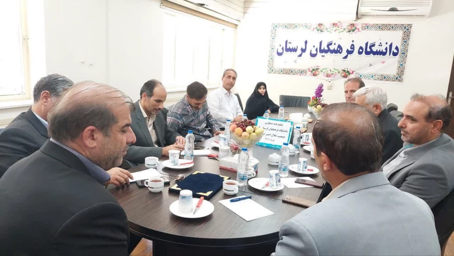 جلسه امضاء تفاهم نامه همکاری فی مابین جمعیت هلال احمر استان و دانشگاه فرهنگیان لرستان 7