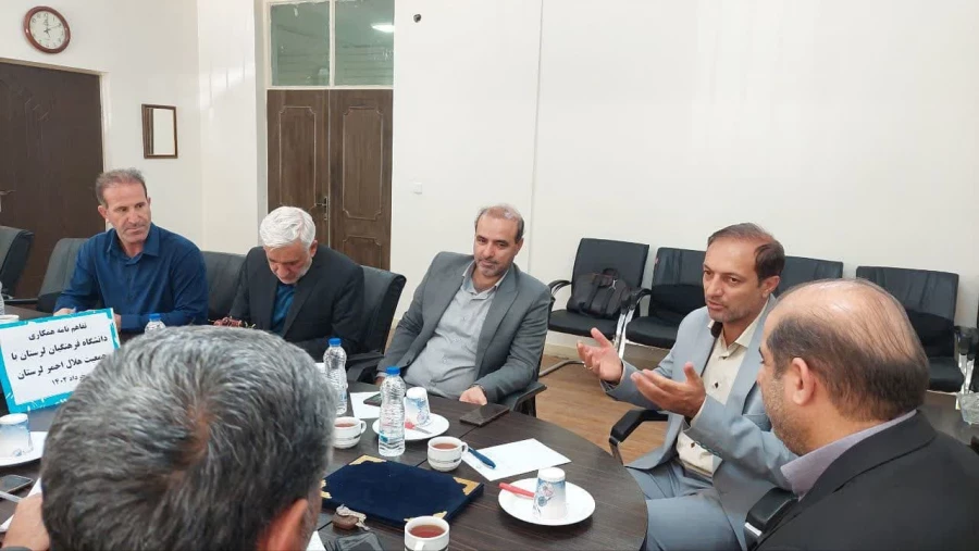 جلسه امضاء تفاهم نامه همکاری فی مابین جمعیت هلال احمر استان و دانشگاه فرهنگیان لرستان 8