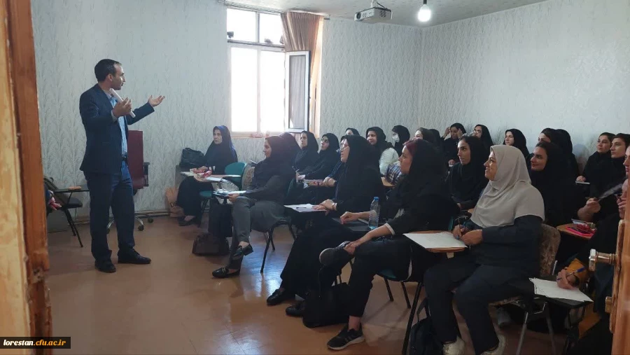 برگزاری دوره توانمند سازی معلمان مدارس غیردولتی با هدف ارتقاءدانش تخصصی آموزگاران  2