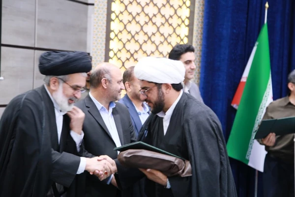 آیین معارفه سرپرست نهاد نمایندگی مقام معظم رهبری در دانشگاه فرهنگیان استان لرستان و معرفی مسئول نهاد دانشگاه لرستان و تکریم مسئول پیشین این نهاد برگزار شد 11