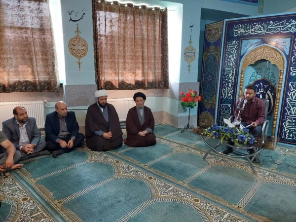 برگزاری مباحث اخلاقی تفسیر قرآن کریم با حضور حجت الاسلام والمسلمین دکتر شاهرخی نماینده ولی فقیه و امام جمعه محبوب شهر خرم آباد 5