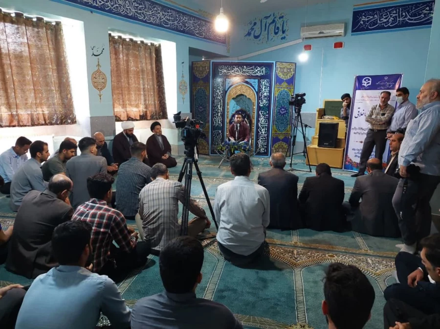 برگزاری مباحث اخلاقی تفسیر قرآن کریم با حضور حجت الاسلام والمسلمین دکتر شاهرخی نماینده ولی فقیه و امام جمعه محبوب شهر خرم آباد 7