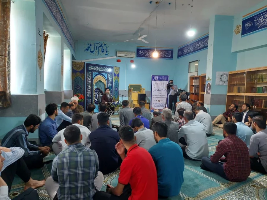 برگزاری مباحث اخلاقی تفسیر قرآن کریم با حضور حجت الاسلام والمسلمین دکتر شاهرخی نماینده ولی فقیه و امام جمعه محبوب شهر خرم آباد 9