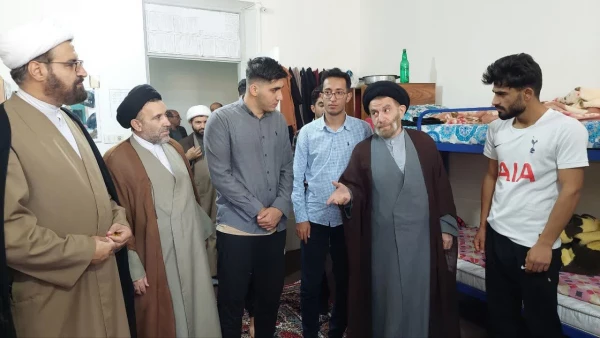 برگزاری مباحث اخلاقی تفسیر قرآن کریم با حضور حجت الاسلام والمسلمین دکتر شاهرخی نماینده ولی فقیه و امام جمعه محبوب شهر خرم آباد 10