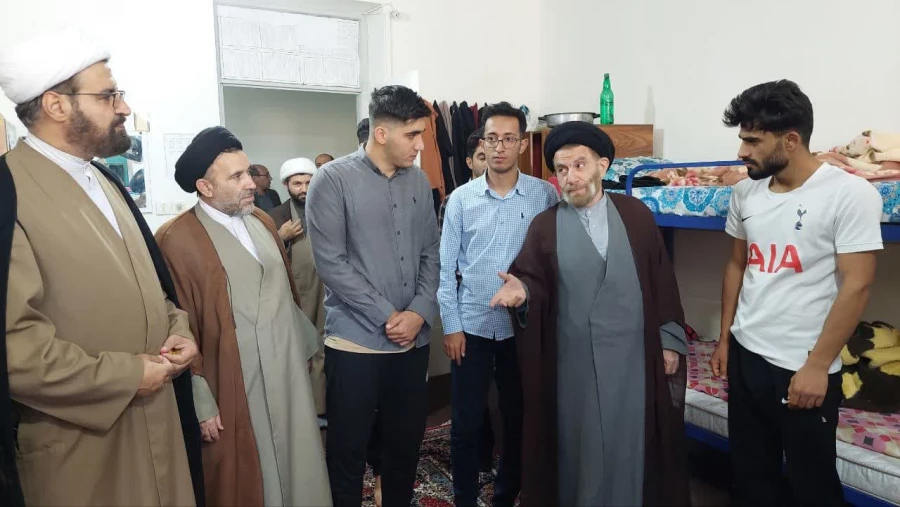 برگزاری مباحث اخلاقی تفسیر قرآن کریم با حضور حجت الاسلام والمسلمین دکتر شاهرخی نماینده ولی فقیه و امام جمعه محبوب شهر خرم آباد 10