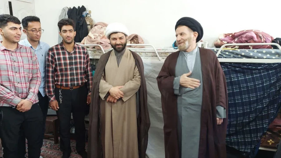 برگزاری مباحث اخلاقی تفسیر قرآن کریم با حضور حجت الاسلام والمسلمین دکتر شاهرخی نماینده ولی فقیه و امام جمعه محبوب شهر خرم آباد 11