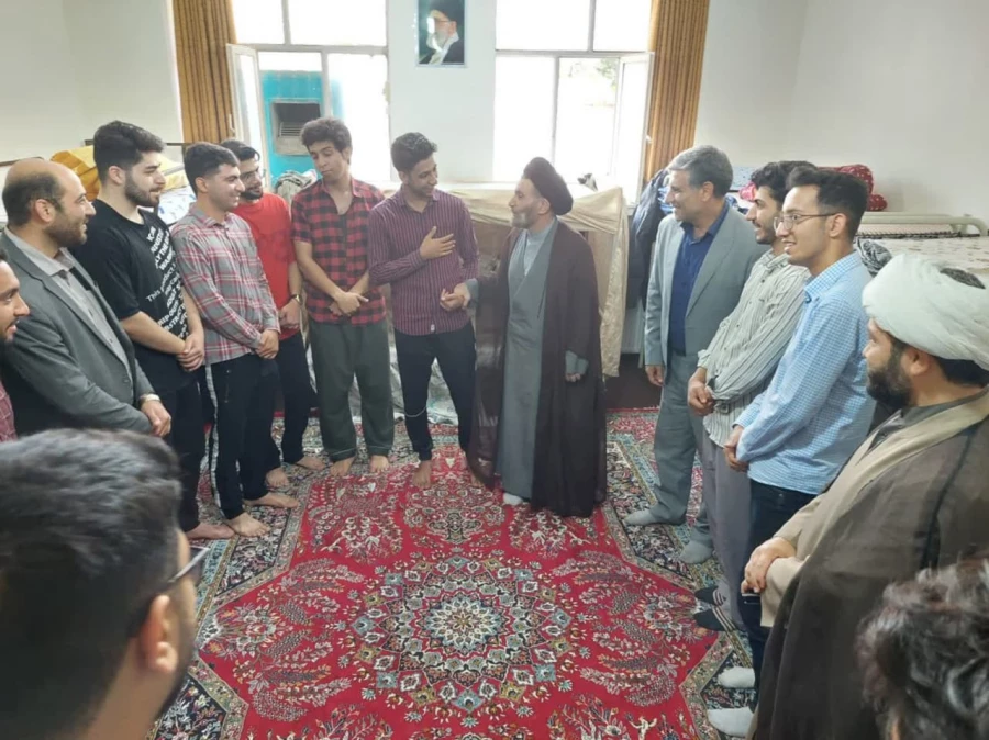 برگزاری مباحث اخلاقی تفسیر قرآن کریم با حضور حجت الاسلام والمسلمین دکتر شاهرخی نماینده ولی فقیه و امام جمعه محبوب شهر خرم آباد 12