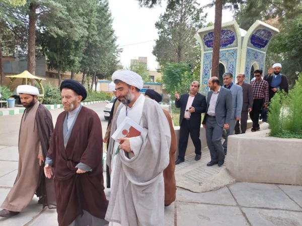 برگزاری مباحث اخلاقی تفسیر قرآن کریم با حضور حجت الاسلام والمسلمین دکتر شاهرخی نماینده ولی فقیه و امام جمعه محبوب شهر خرم آباد 15