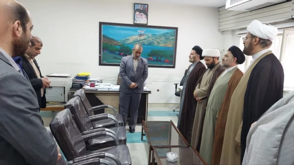 برگزاری مباحث اخلاقی تفسیر قرآن کریم با حضور حجت الاسلام والمسلمین دکتر شاهرخی نماینده ولی فقیه و امام جمعه محبوب شهر خرم آباد 16