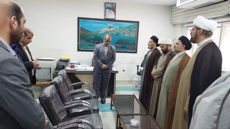 برگزاری مباحث اخلاقی تفسیر قرآن کریم با حضور حجت الاسلام والمسلمین دکتر شاهرخی نماینده ولی فقیه و امام جمعه محبوب شهر خرم آباد 16