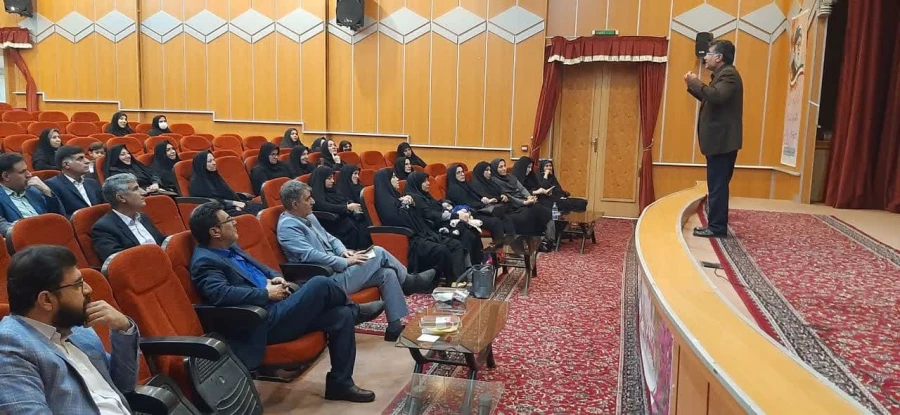 برگزاری دوره بالندگی مدیران و معلمان راهنمای مدارس مجری کارورزی 4