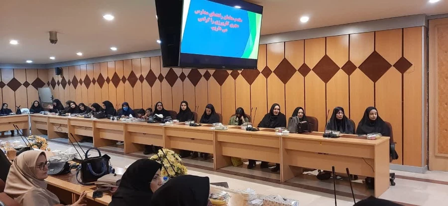 برگزاری دوره بالندگی مدیران و معلمان راهنمای مدارس مجری کارورزی 10