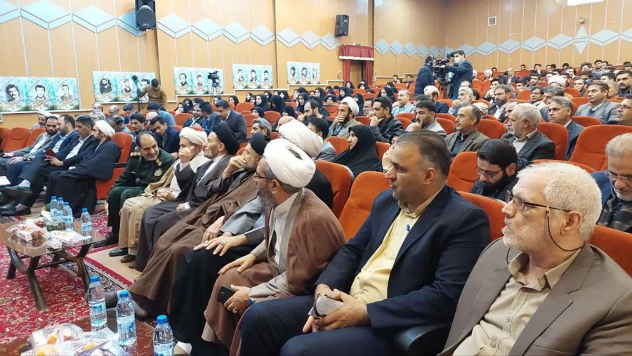 آیین رونمایی از مجموعه ۴۰ جلدی ره نامه ،مقام معظم رهبری در دانشگاه فرهنگیان لرستان 3