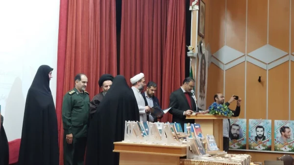 آیین رونمایی از مجموعه ۴۰ جلدی ره نامه ،مقام معظم رهبری در دانشگاه فرهنگیان لرستان 9