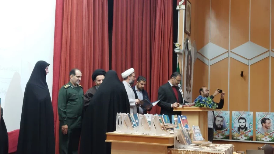 آیین رونمایی از مجموعه ۴۰ جلدی ره نامه ،مقام معظم رهبری در دانشگاه فرهنگیان لرستان 9