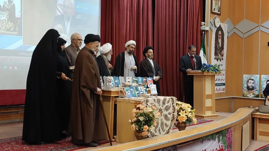 آیین رونمایی از مجموعه ۴۰ جلدی ره نامه ،مقام معظم رهبری در دانشگاه فرهنگیان لرستان 10