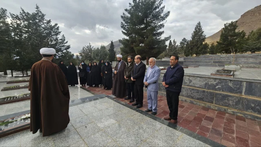 آیین غبار روبی مزار شهداء و شهیدای گمنام  در ایام الله دهه فجر انقلاب اسلامی 10