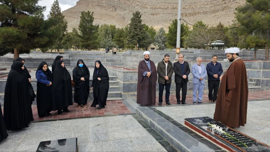 آیین غبار روبی مزار شهداء و شهیدای گمنام  در ایام الله دهه فجر انقلاب اسلامی 11
