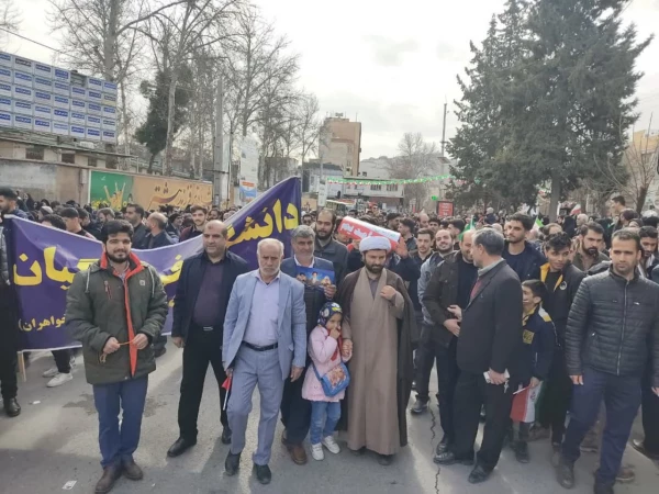 حضور پرشور و نشاط آفرین اساتید ،کارکنان و دانشجویان دانشگاه فرهنگیان لرستان همراه با سایر اقشار استان لرستان در راهپیمایی ۲۲ بهمن ۱۴۰۲ ( به  روایت تصویر) 2