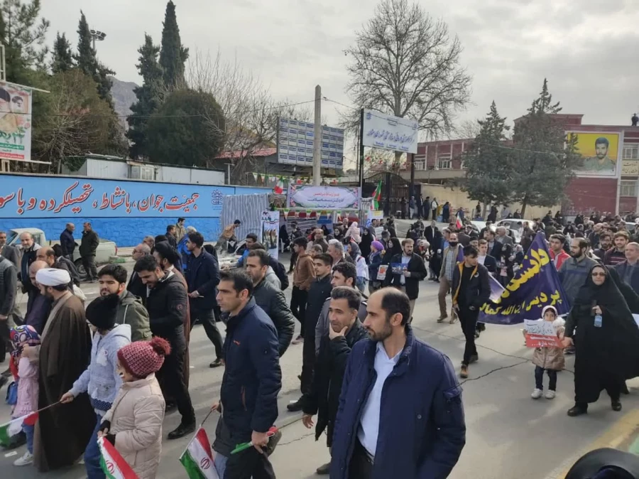 حضور پرشور و نشاط آفرین اساتید ،کارکنان و دانشجویان دانشگاه فرهنگیان لرستان همراه با سایر اقشار استان لرستان در راهپیمایی ۲۲ بهمن ۱۴۰۲ ( به  روایت تصویر) 2