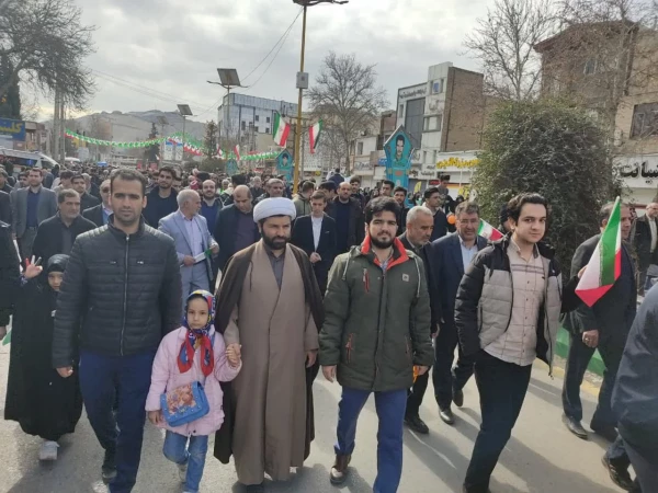 حضور پرشور و نشاط آفرین اساتید ،کارکنان و دانشجویان دانشگاه فرهنگیان لرستان همراه با سایر اقشار استان لرستان در راهپیمایی ۲۲ بهمن ۱۴۰۲ ( به  روایت تصویر) 2