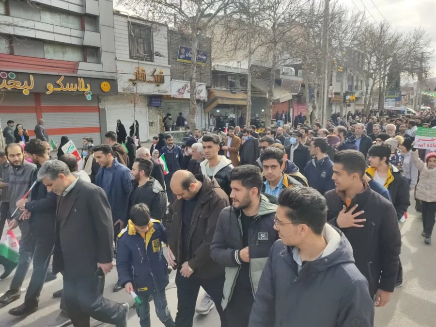 حضور پرشور و نشاط آفرین اساتید ،کارکنان و دانشجویان دانشگاه فرهنگیان لرستان همراه با سایر اقشار استان لرستان در راهپیمایی ۲۲ بهمن ۱۴۰۲ ( به  روایت تصویر) 2