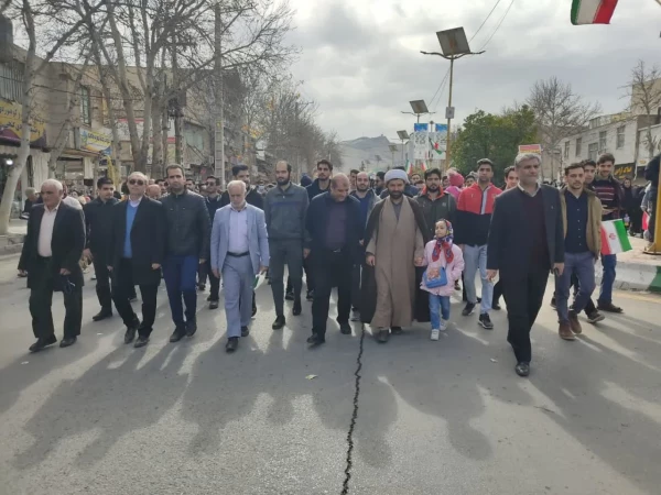 حضور پرشور و نشاط آفرین اساتید ،کارکنان و دانشجویان دانشگاه فرهنگیان لرستان همراه با سایر اقشار استان لرستان در راهپیمایی ۲۲ بهمن ۱۴۰۲ ( به  روایت تصویر) 2