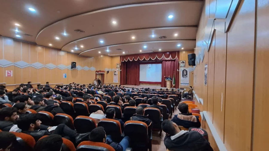 نشست سیاسی و بصیرتی با موضوع انتخابات در دانشگاه فرهنگیان استان لرستان 7