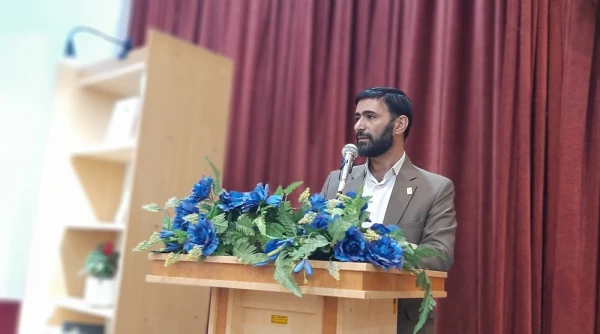 معلم الگو و اسوه دانش آموز است 2