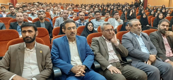 معلم الگو و اسوه دانش آموز است 3