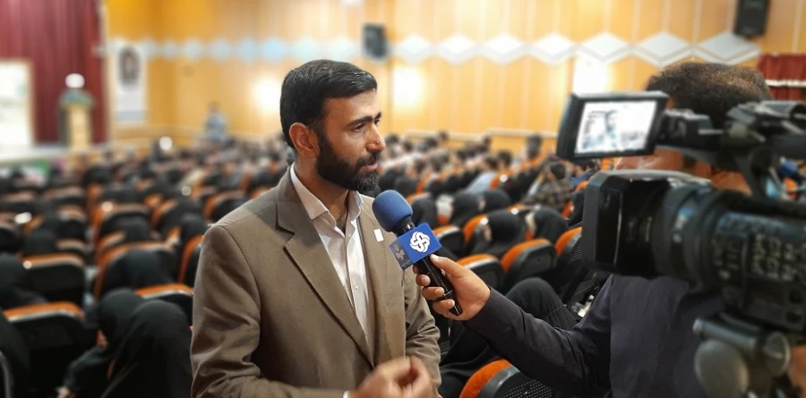 معلم الگو و اسوه دانش آموز است 5