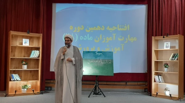 معلم الگو و اسوه دانش آموز است 7